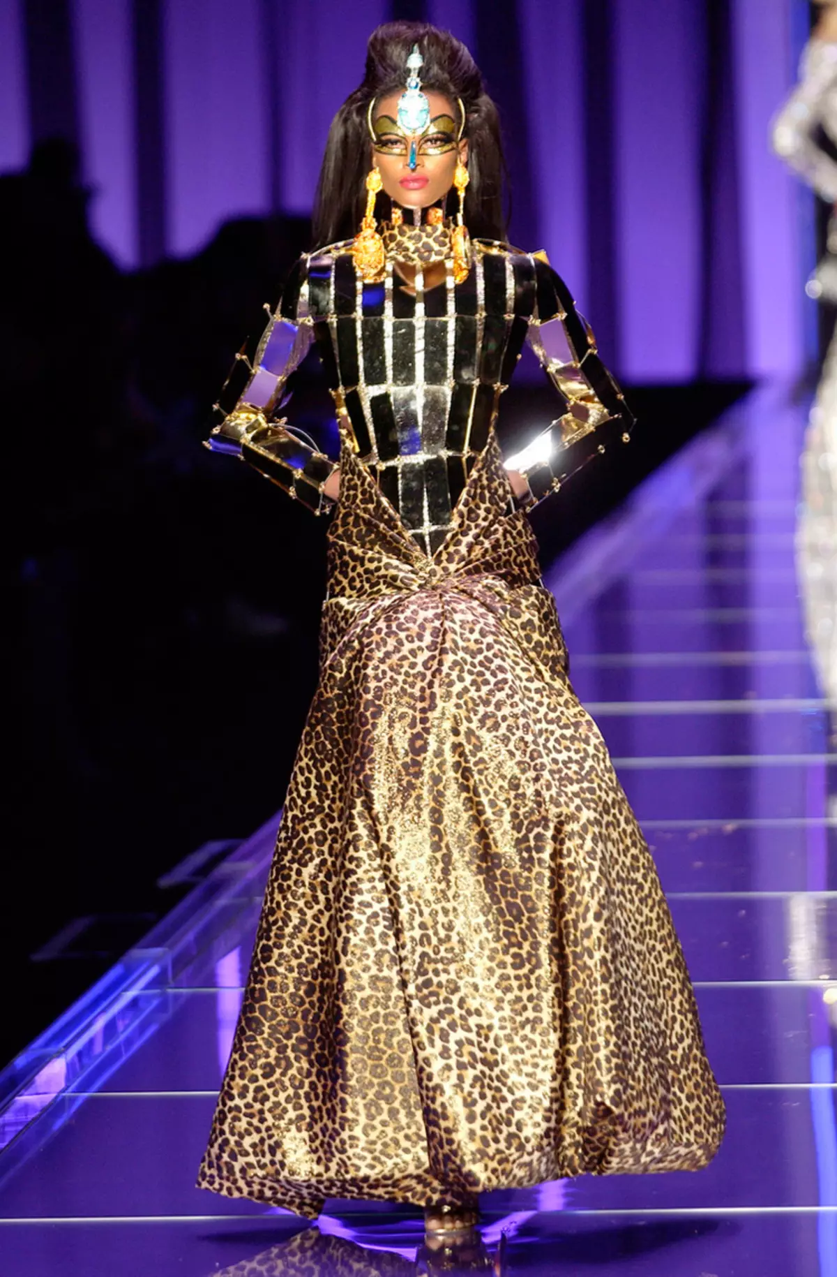 Christian Dior (198 լուսանկար). Մարդու լեգենդի կենսագրություն, անձնական կյանք, մեջբերումներ, անզուգական օծանելիքներ եւ դերի զգեստներ 23469_68