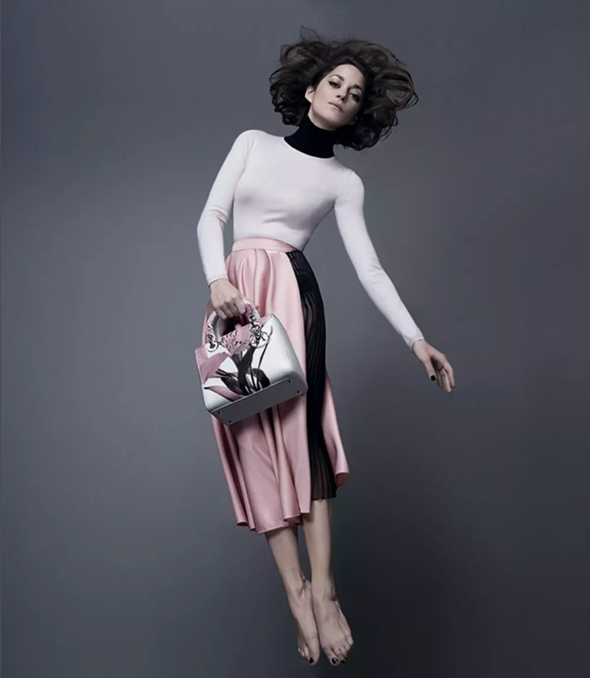 Christian Dior (198 լուսանկար). Մարդու լեգենդի կենսագրություն, անձնական կյանք, մեջբերումներ, անզուգական օծանելիքներ եւ դերի զգեստներ 23469_81