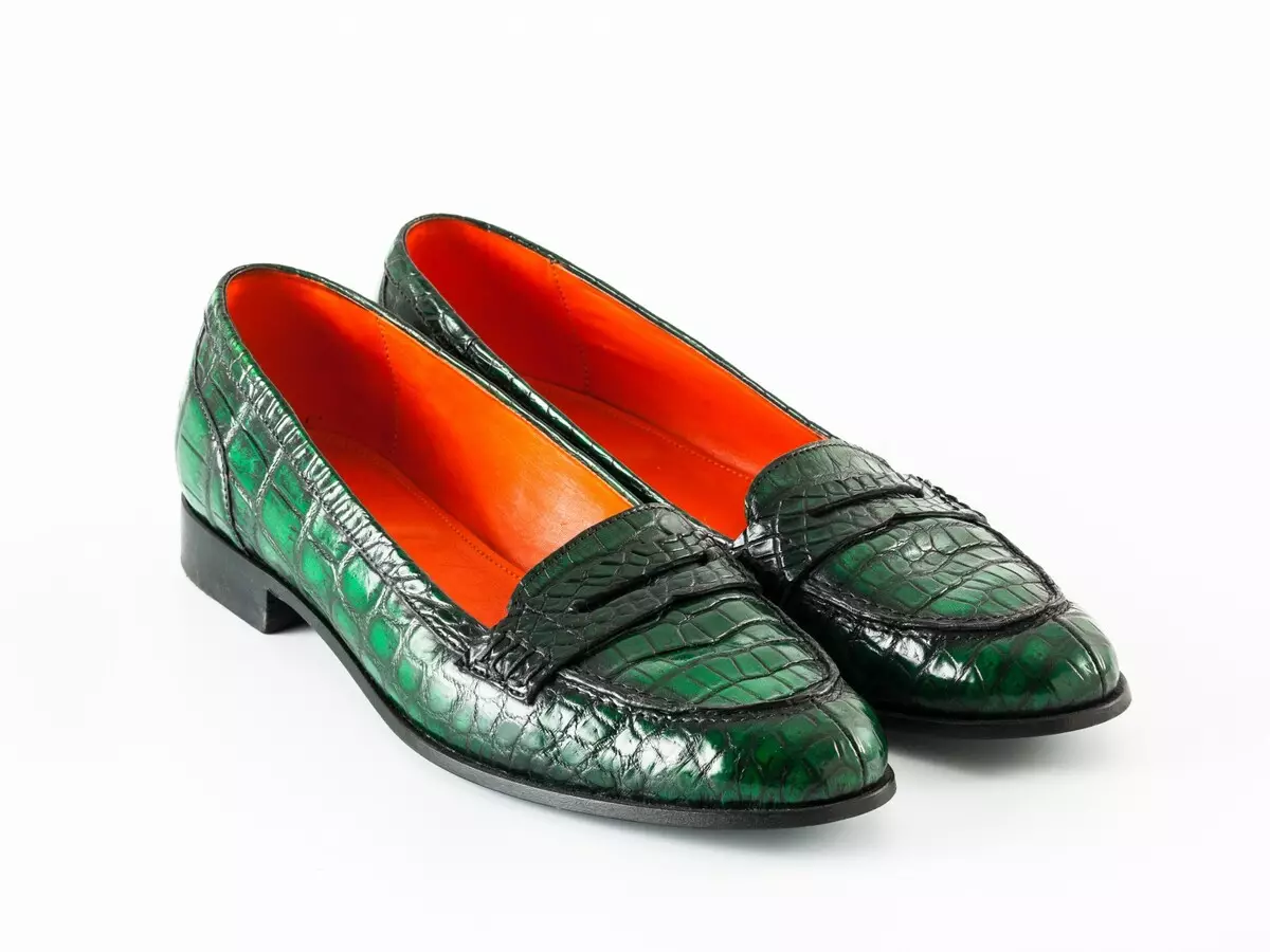 Krokodilų batai (62 nuotraukos): ką dėvėti moterų modelius nuo odos roplių ir po krokodile 2346_16