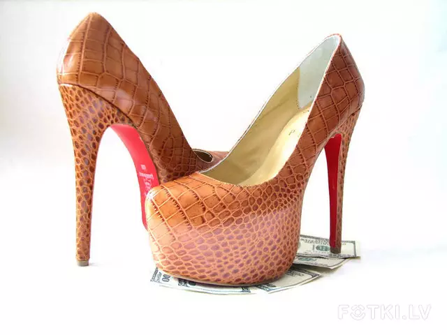Crocodile Shoes (62 fotot): Mida kanda naissoost mudelid naha roomaja ja krokodillide all 2346_53
