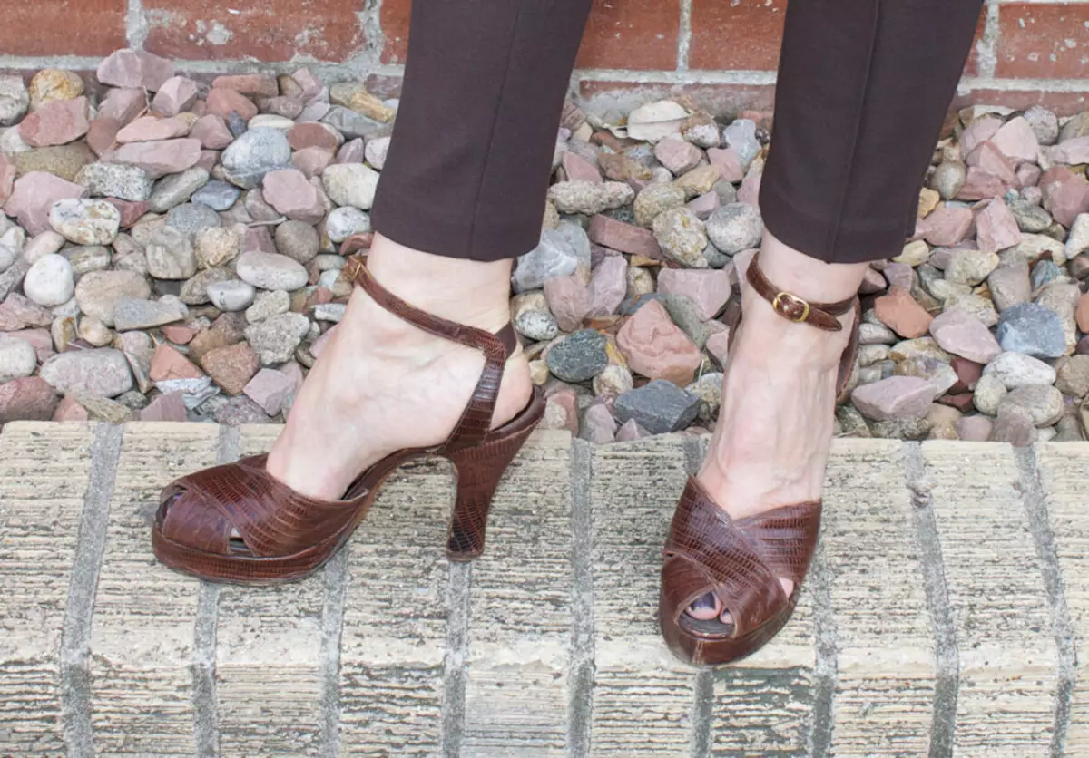 Sepatu buaya (62 foto): Apa kanggo nyandhang modhél wanita saka reptile kulit lan ing buaya 2346_6
