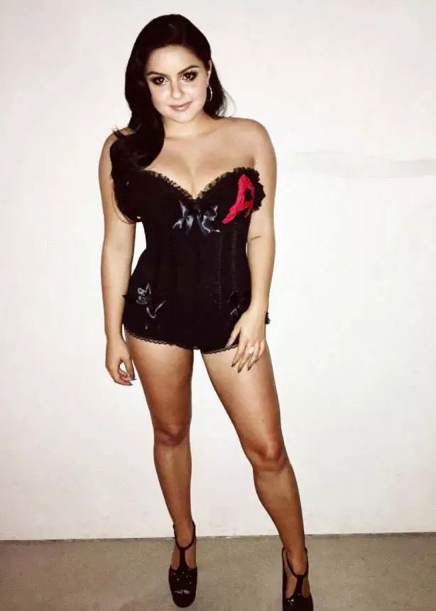 Ariel Winter (75 photos): films with actress, Ariel before and after surgery, its height and weight 23480_37