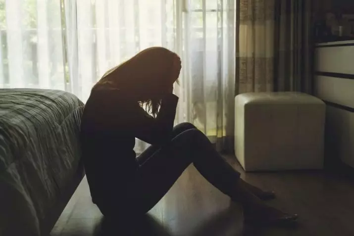 Osamelosť: Čo je to v psychológii? Pros a nevýhody pocity osamelosti, dôvodov a príznakov problému. Osamelosť adolescentov a medzi ľuďmi 23498_5