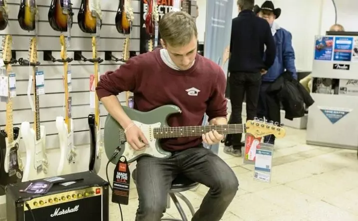 Električna gitara za početnike: Kako odabrati najbolje za newbie? Vrhunska proračunska gitara s kombinacijom i drugima, skup pribora za prvu električnu gitaru 23520_3