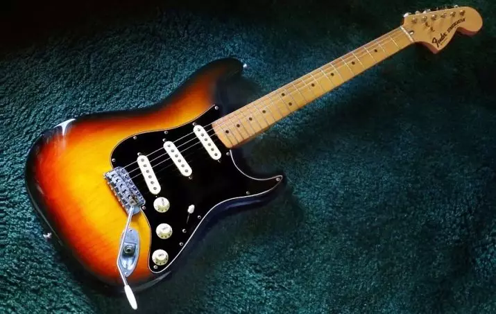 Electric Guitar for Beginners: Paano upang piliin ang pinakamahusay para sa Newbie? Mga nangungunang guitar sa badyet na may kumbinasyon at iba pa, isang hanay ng mga accessories para sa unang electric guitar 23520_6