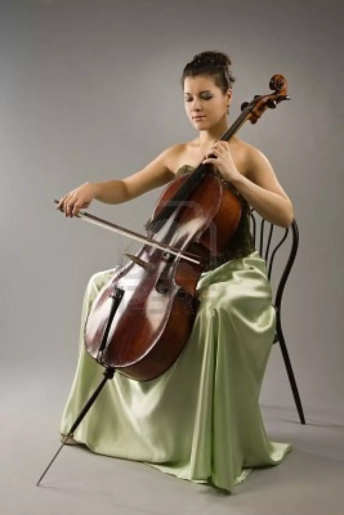 Xogo de cello: como aprender a xogar? Aprendizaxe difícil? Como manter o violoncelo? Clases para principiantes desde cero 23565_3