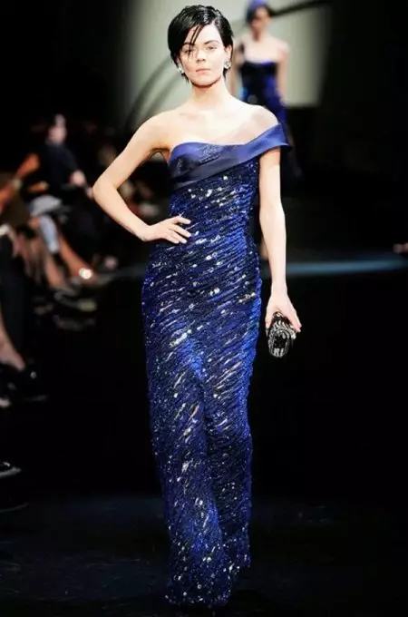 Gaun malam biru dari Armani