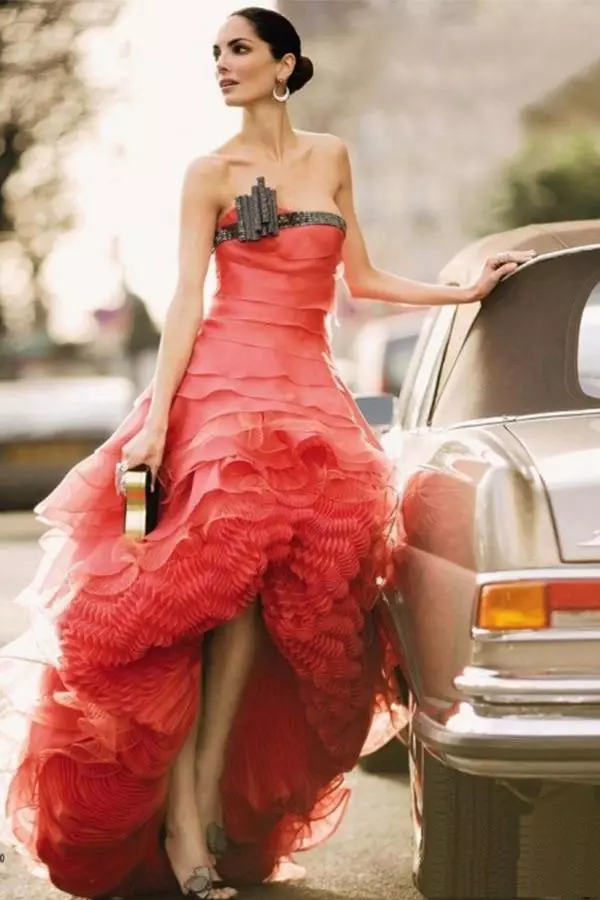 Đầm dạ hội màu đỏ từ Armani