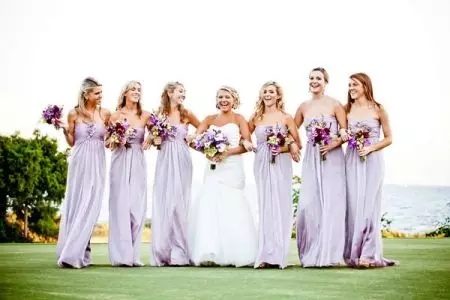 Lichte lila jurken voor vriendinnen van de bruid