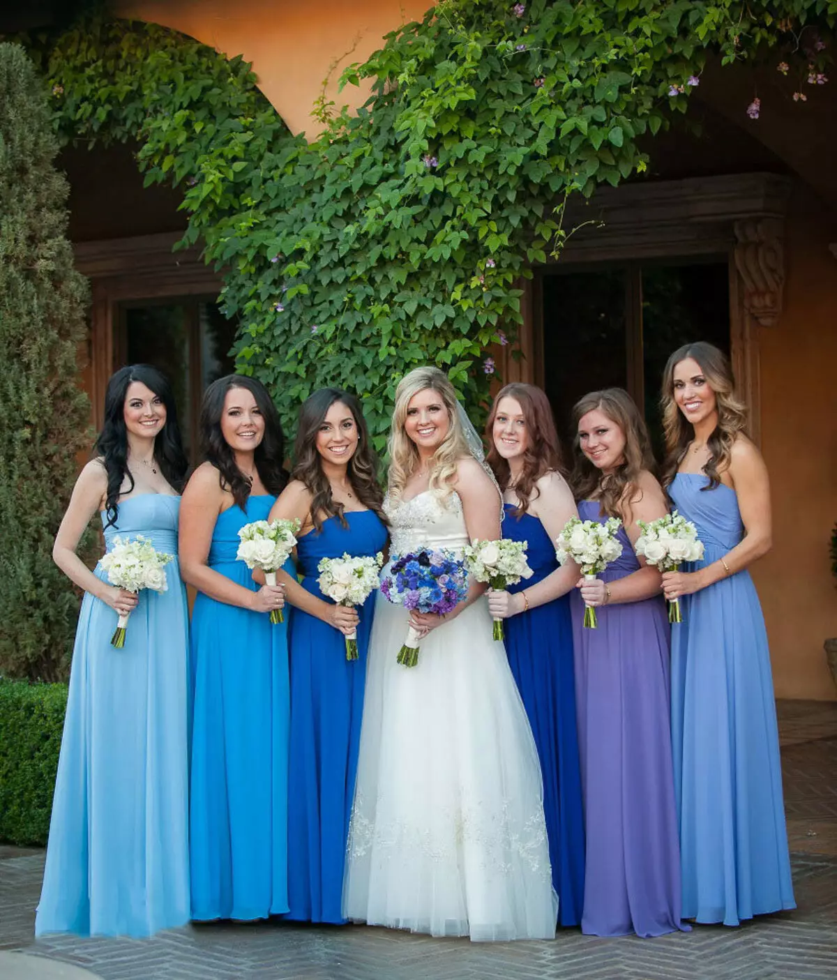 Blauwe jurken voor bruidmeisjes van verschillende schaduw