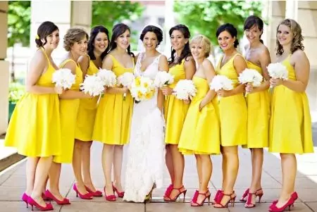 Gele jurken voor vriendinnen van de bruid