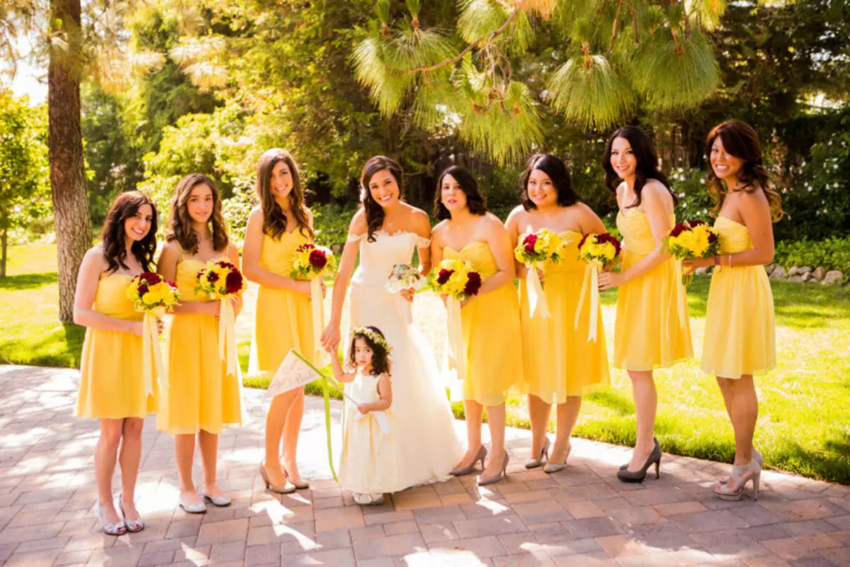 Gele jurken voor vriendinnen van de bruid