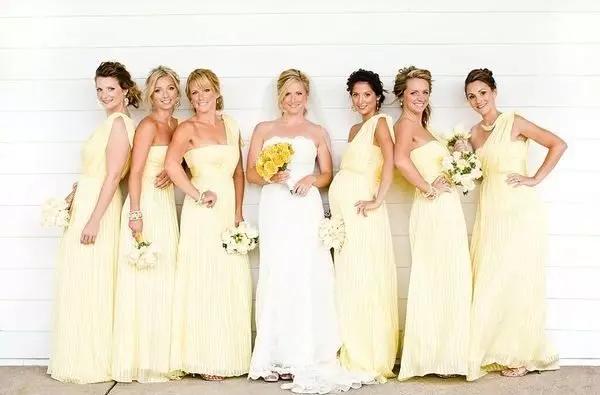 Lichtgele jurken voor vriendinnen van de bruid