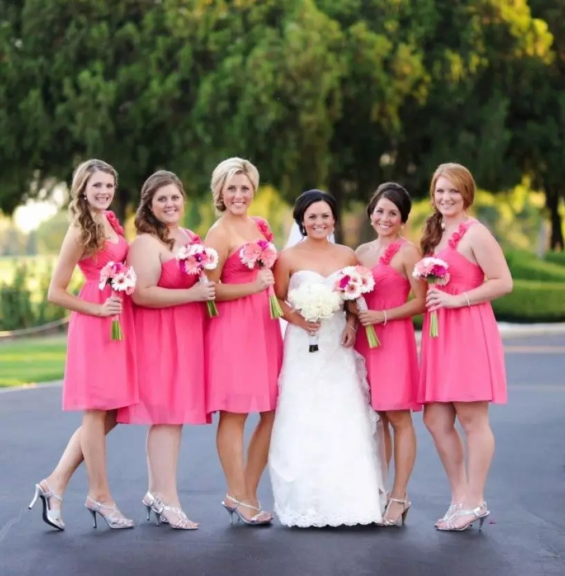 Heldere roze jurken voor bruidmeisjes
