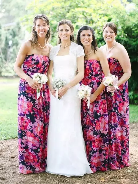 Veelkleurige jurken voor bruidsmeisjes