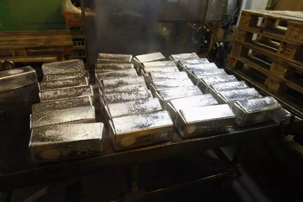 Каде и како да се сретнете со сребро? Рударски депозити во Русија и акции во светот. Како се добива сребро на сребрени рудници? 23587_28