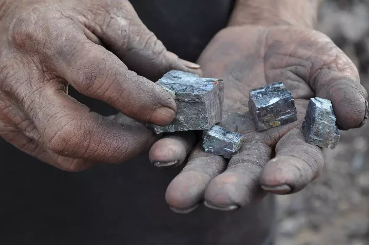 Hvor og hvordan man får sølv? Minedrift indskud i Rusland og lagre i verden. Hvordan får sølv på sølvminer? 23587_4