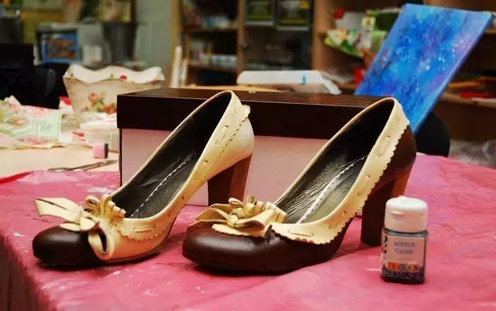 Sapatos de tecido (32 fotos): Como anexar sapatos femininos com um pano 2358_27