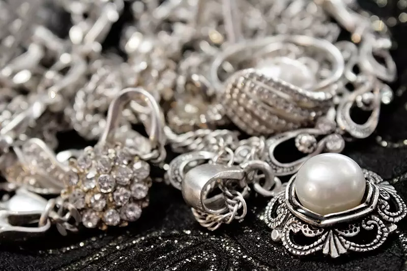 Srebrna legure: srebro i bakar, srebrno-paladij nakit legura i srebra sa čelikom, platinu i titan, druge vrste 23598_24