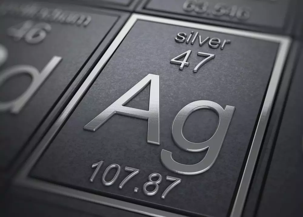 Сребрени својства: хемиски и физички својства на метал. Кои корисни својства е метал и неговите врски? 23609_5