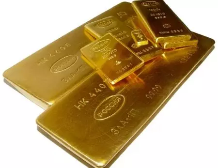 Setem pada emas (34 foto): inisial pada gam produk emas. Apa setem yang diletakkan di negara yang berbeza? Penyahkodan 23627_25