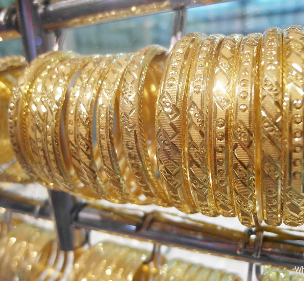 Рынок золота сегодня. Арабские эмираты золотой рынок. Золотой рынок в Дубае. Дубайское золото. Украшения из Эмиратов.