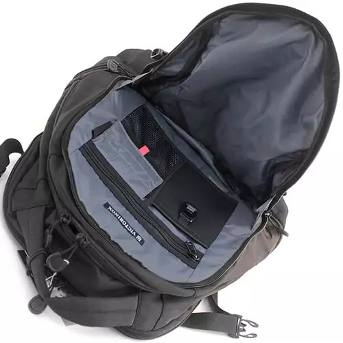 NICTORINOX backpacks: هڪ ڪلهي strap، ماڊل حد سان ماڊلز. ڪيئن اصل ۾ فرق ڪرڻ جي؟ نظرثاني 23660_36
