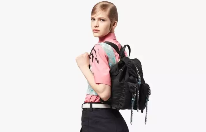 Backpacks Prada: qese femër backpack, lëkurë të zezë dhe tekstile, si dhe modele të tjera. Si të dallojmë origjinalin nga kopja? 23667_9