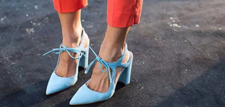 Mavi Ayakkabı (56 Fotoğraf): Mavi renkli modeller ve mavi tabanlı, güzel görüntüler ile ne giymeli 2367_24