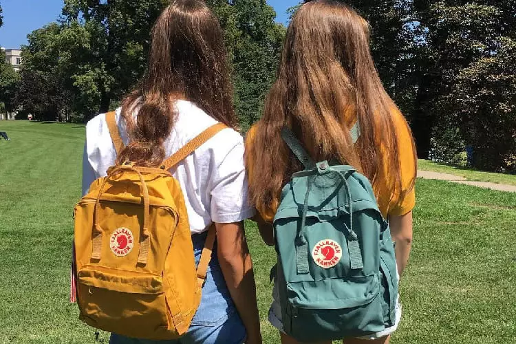 Kanken Backpacks untuk sekolah: Apa yang lebih baik dipakai ke sekolah? Tinjauan ransel sekolah untuk remaja. Apa yang lebih baik untuk dibeli? Ransel modis untuk anak perempuan 23691_11