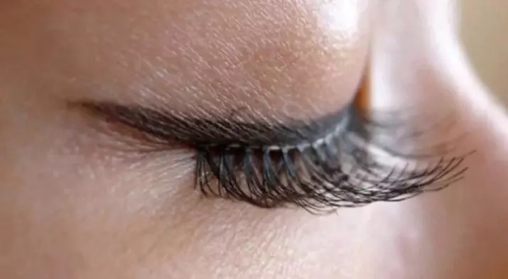 Bulu mata overhead (50 foto): Jenis bulu mata, cara memilih dan berapa kali Anda dapat menggunakan, makeup dan pemilihan lem, Ulasan 23703_37