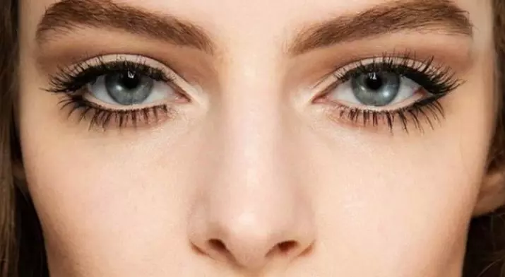 Bulu mata overhead (50 foto): Jenis bulu mata, cara memilih dan berapa kali Anda dapat menggunakan, makeup dan pemilihan lem, Ulasan 23703_40