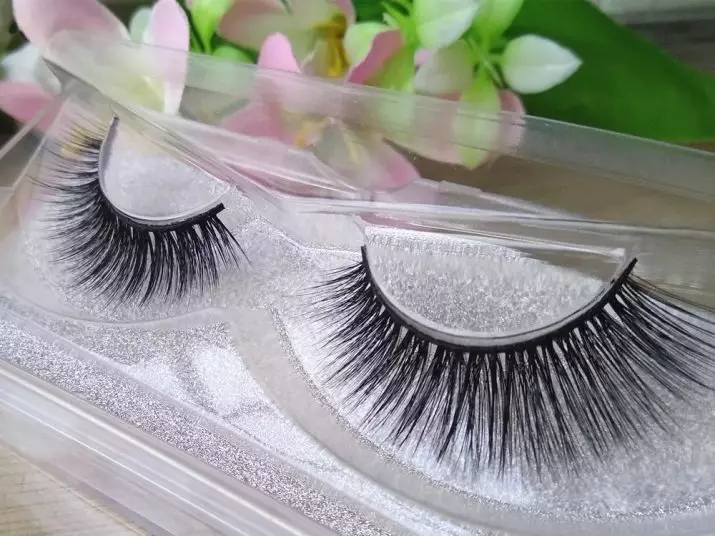 மேல்நிலை eyelashes (50 புகைப்படங்கள்): eyelashes வகைகள், எப்படி தேர்வு மற்றும் எத்தனை முறை நீங்கள் பயன்படுத்த முடியும் மற்றும் பசை ஒப்பனை மற்றும் தேர்வு, விமர்சனங்கள் 23703_7