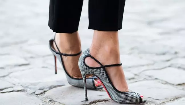Sepatu Fashionable 2021 (110 foto): Apa sepatu wanita dalam mode, model bergaya dan tren fashion, sepatu kaus kaki, untuk tahun baru 2370_7