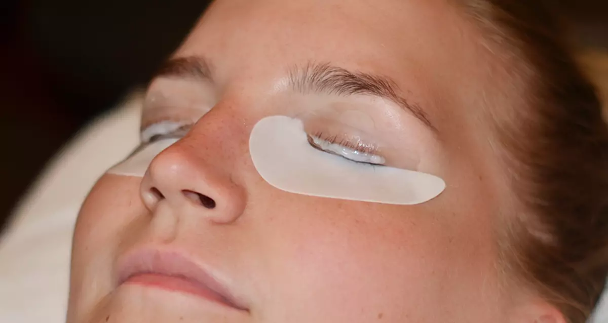 Hur länge är ögonfransarnas laminering? Hur länge är proceduren? Hur mycket upptar ögonfransbearbetning? 23717_9