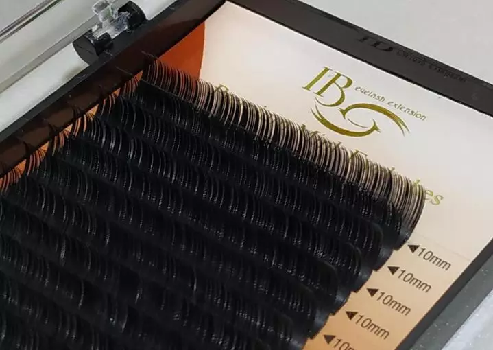 Ama-eyelashes e-I-Beauty: Ama-Bends, Glue Fortion nge-Orange Lid, eyelashes enemibala nezinye izinto zokwakha 23743_12