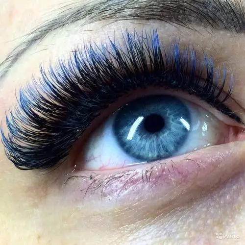 निर्देशित नीली eyelashes (21 तस्वीरें): आवेषण और काले और नीले सुझावों के साथ eyelashes। कोनों में नीले रंग के साथ और नीले eyelashes के अलावा 23758_17