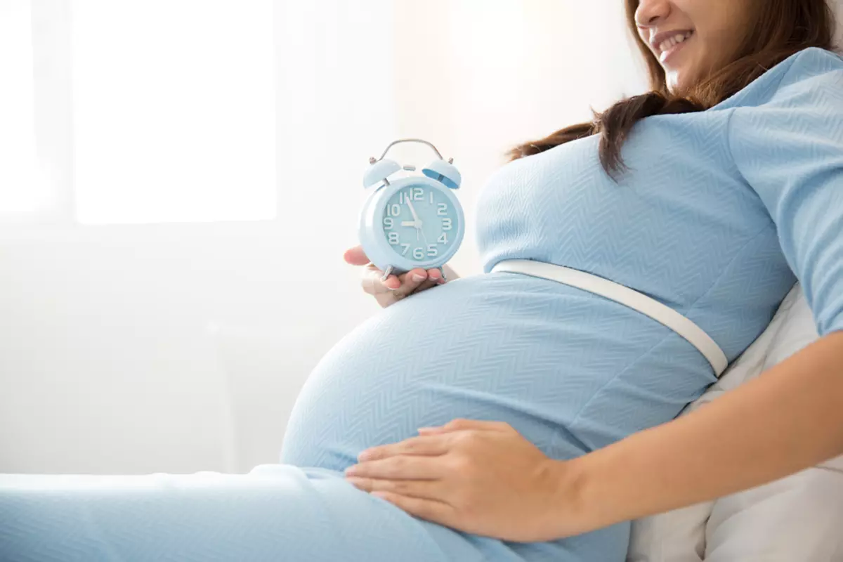 Is dit moontlik om swanger wimpers te swanger? Hoe om behoorlik te verhoog tydens swangerskap in die eerste trimester, die tweede en laat datums 23786_22