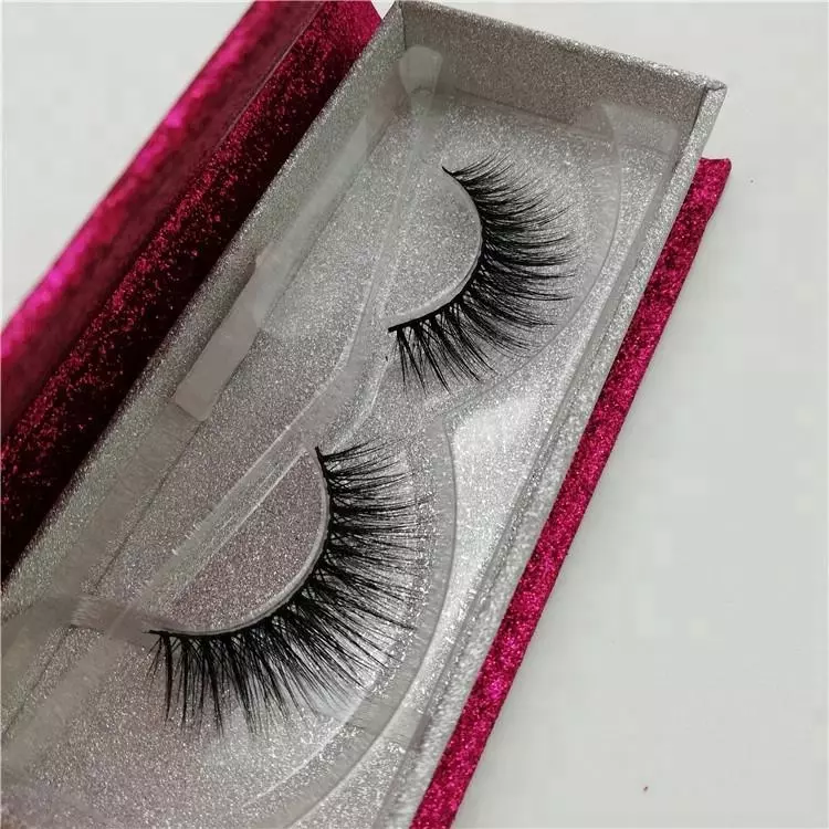 Posible bang buntis ang mga eyelashes? Kung paano maayos na dagdagan sa panahon ng pagbubuntis sa unang tatlong buwan, ang pangalawang at huli na mga petsa 23786_33