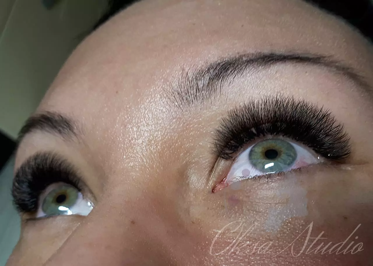 Eyelashes 5D (41 Foto): Bagaimana Membuat Sambungan? Kesan bulu mata dan kelantangan yang meluas selepas prosedur. Apa yang kelihatan seperti bulu mata rhinestones? 23793_14