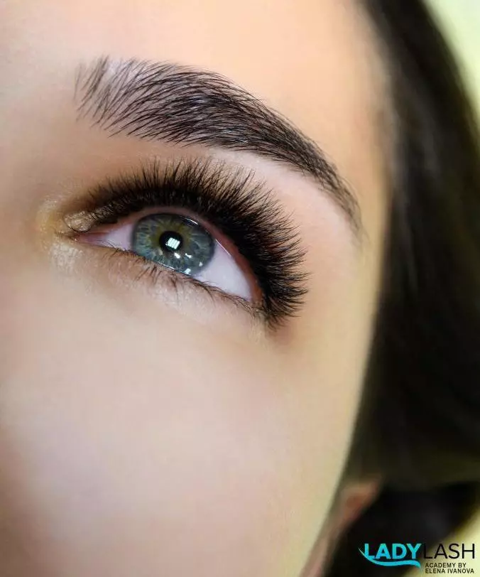 Eyeples 5d (41 photos): Comment faire des extensions? Effets de cils approfondis et de volume après la procédure. Qu'est-ce que les cils ressemblent à des strass? 23793_8