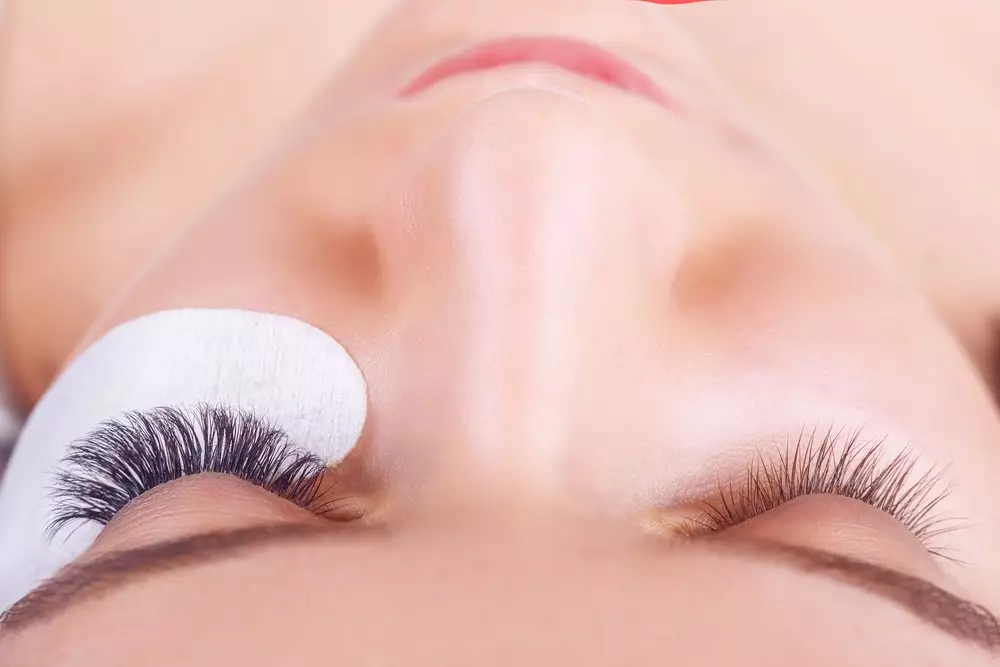 How without harm to remove extensive eyelashes at home? What do eyelashes independently remove the eyelashes quickly and safely for the eyes? 23811_19