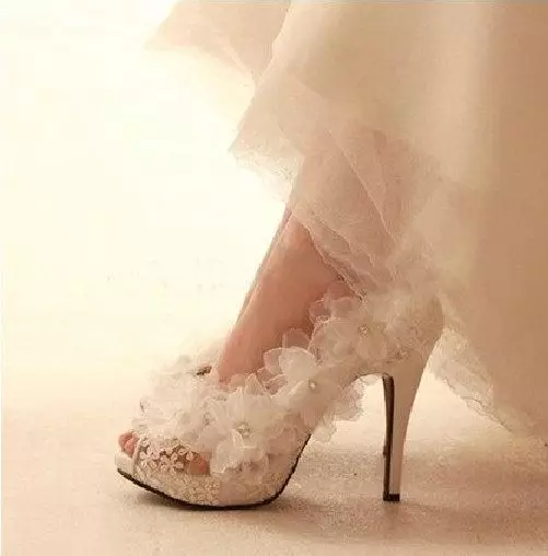Zapatos con flores (42 fotos): Qué usar modelos femeninos con estampado floral 2381_25