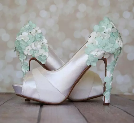 Zapatos con flores (42 fotos): Qué usar modelos femeninos con estampado floral 2381_26