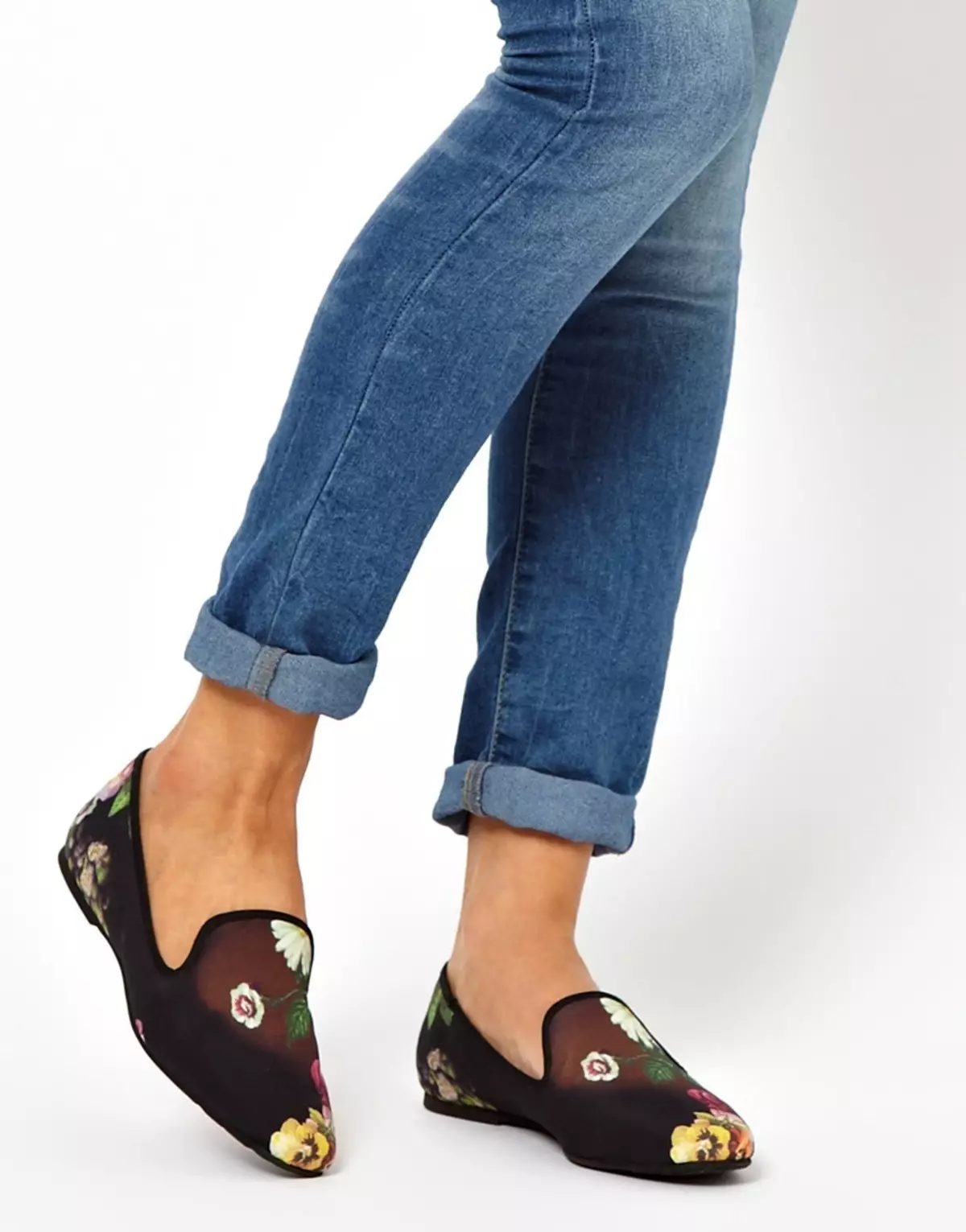 Туфлі з квітами (42 фото): з чим носити жіночі моделі з квітковим принтом 2381_33