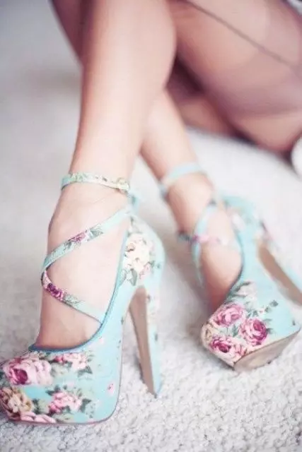 Pantofi cu flori (42 fotografii): Ce să purtați modele feminine cu imprimare florală 2381_4