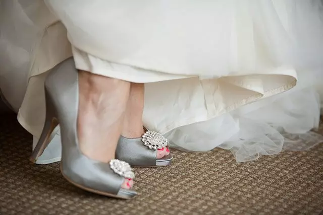 САТИН ципеле (36 фотографија): Женски атлас модели, плаве ципеле Бренд Драгон Аге 2383_19