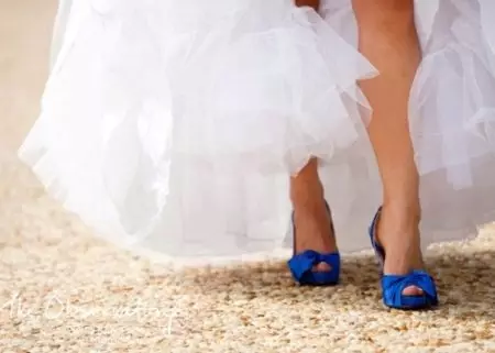 САТИН ципеле (36 фотографија): Женски атлас модели, плаве ципеле Бренд Драгон Аге 2383_20