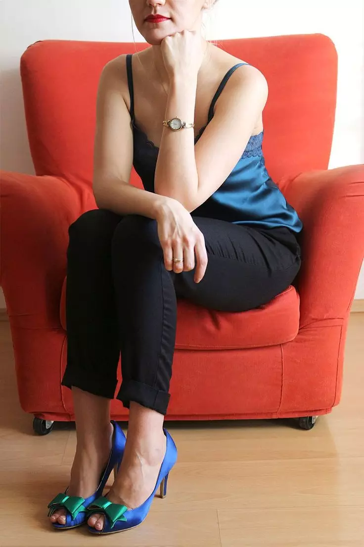 САТИН ципеле (36 фотографија): Женски атлас модели, плаве ципеле Бренд Драгон Аге 2383_22