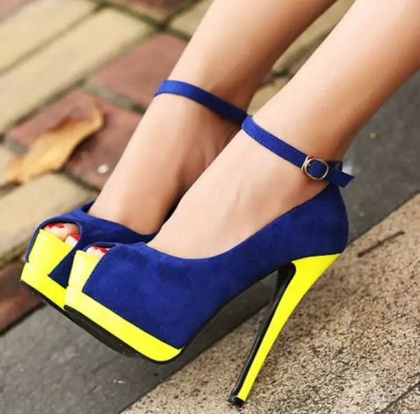 Blue platform shoes (20 mga larawan): mga modelo 2384_9